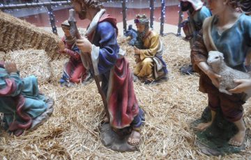 12から1月にはキリストの誕生の再現が町の多くの場所で飾られます
