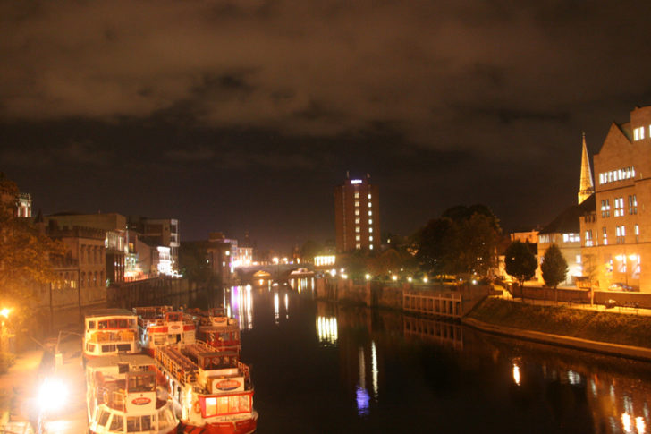 ヨークのオウセ河の夜景