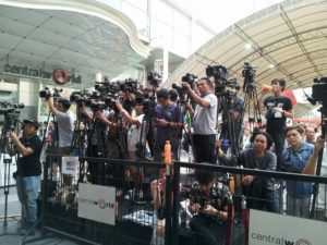現地メディアも多数集まっています。タイ人にも注目されているビッグイベントです。